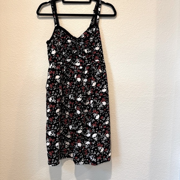 Torrid Skull & Floral Print dress – Size 0 - Picture 1 of 10
